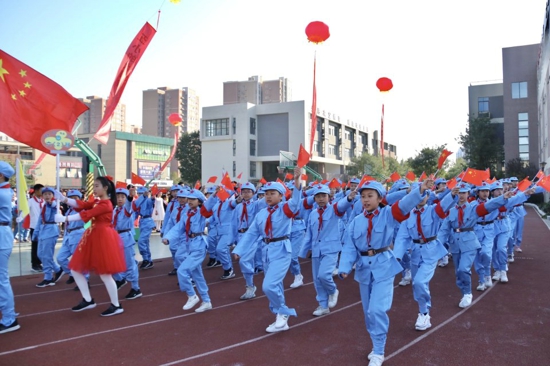 赛场争先五斗志扬—郑州高新区五龙口小学举行秋季运动会开幕式