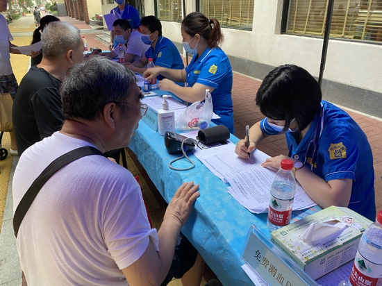 义诊活动进社区 医疗服务暖人心  ——郑州市工人新村社区大型义诊活动
