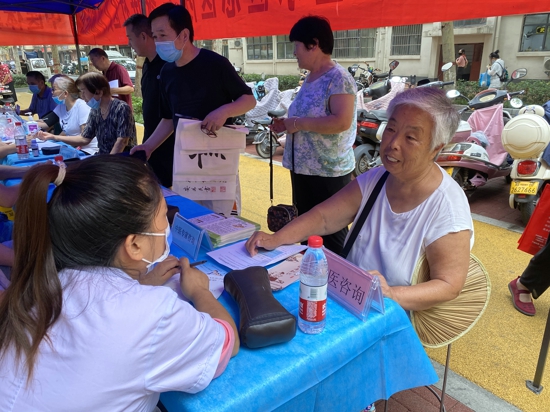义诊活动进社区 医疗服务暖人心  ——郑州市工人新村社区大型义诊活动