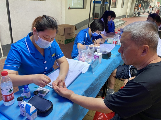 义诊活动进社区 医疗服务暖人心  ——郑州市工人新村社区大型义诊活动