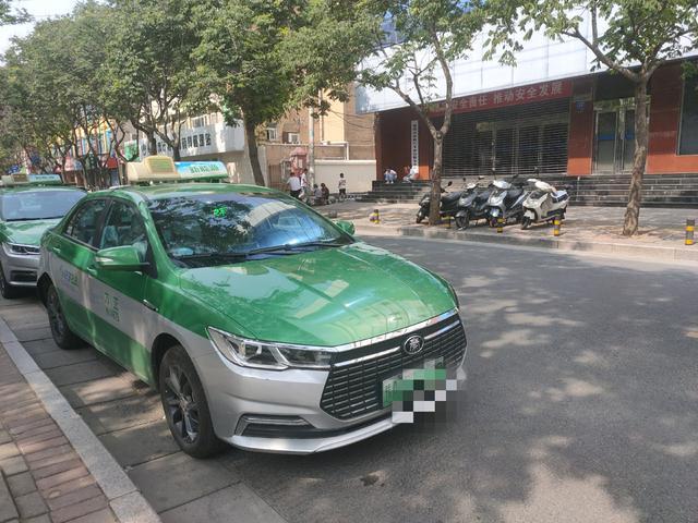 说好的超3万元补贴突然没了郑州出租车司机质疑更换新能源车遭比亚迪