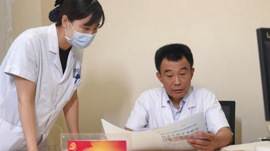 河南知名眼科专家谢冰：从军医到“民医” 变的是称呼不变的是医者仁心