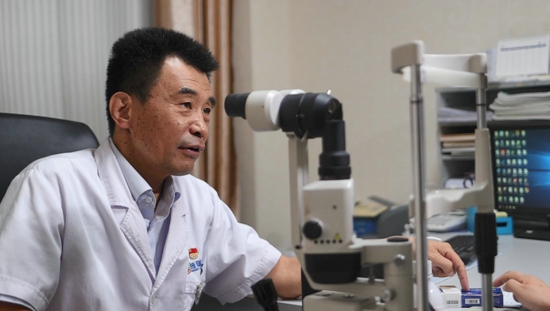 河南知名眼科专家谢冰：从军医到“民医” 变的是称呼不变的是医者仁心