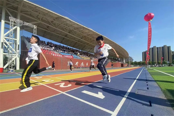 商丘工学院附属兴华学校小学部举行第四届师生运动会