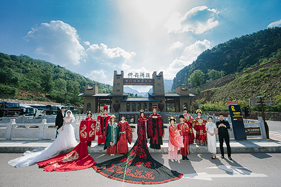 河南仙门山周制婚礼大热，彰显青年人对传统文化的自信追求